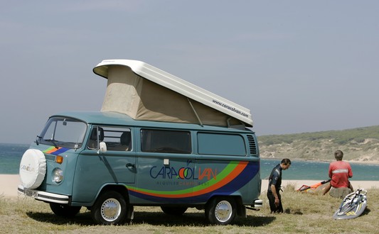 Vw T2 Kombi Camper, el modelo de furgo mÃ¡s hippie.