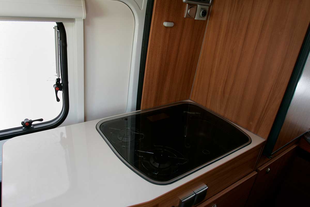 interior furgoneta maxi camper cocina