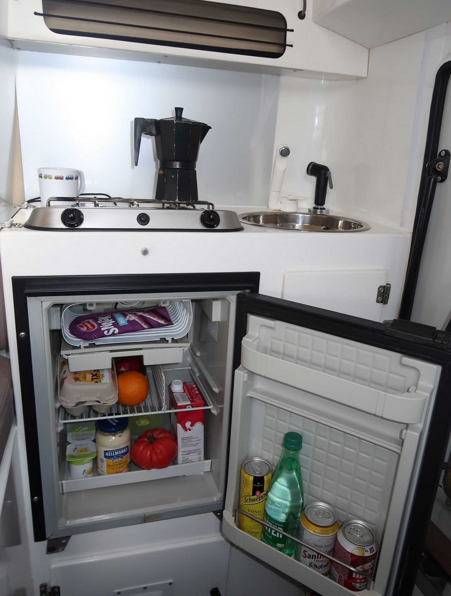 Küche und Kühlschrank für 4x4 Pickup-Camper